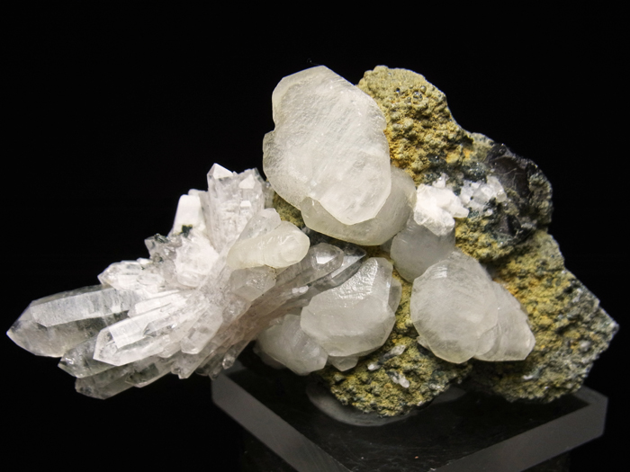 Х󻺥ġ륵ȡޥͥ (Quartz, Calcite & Magnetite / Azerbaijan)-photo0