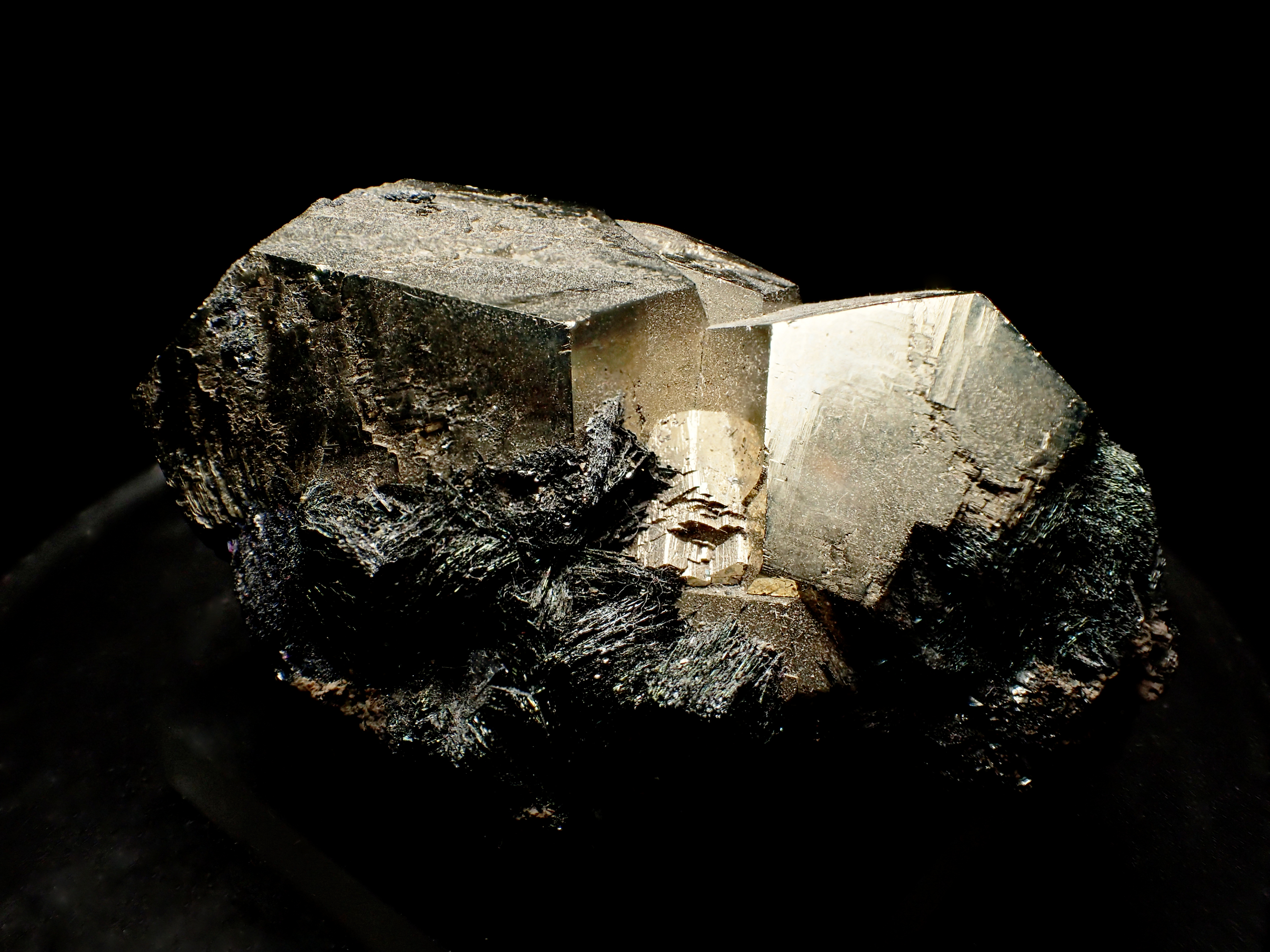 イタリア産パイライト＆ヘマタイト (Pyrite & Hematite / Italy)-photo5