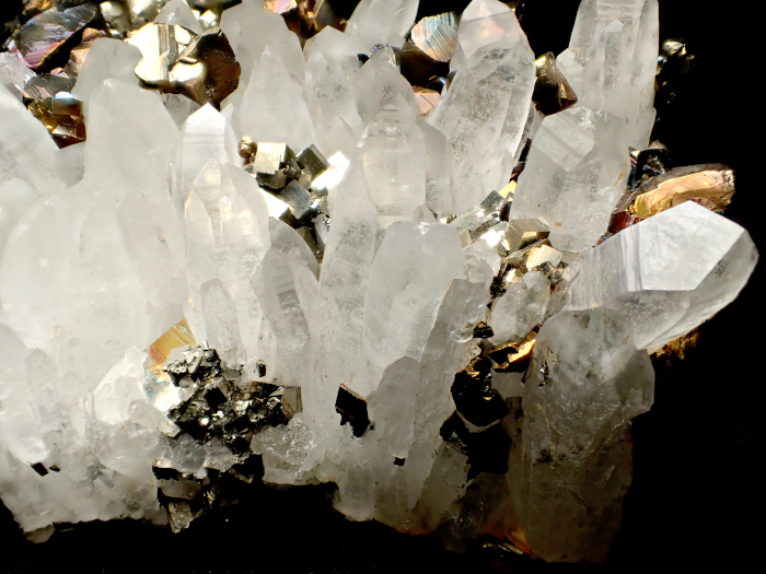 青森県尾太鉱山産 水晶、黄銅鉱＆黄鉄鉱 (Quartz, Chalcopyrite & Pyrite / Japan)-photo10