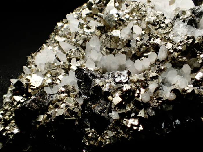 青森県尾太鉱山産 水晶、黄鉄鉱＆閃亜鉛鉱 (Quartz, Pyrite & Sphalerite / Japan)-photo11