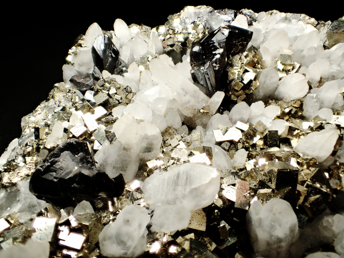 青森県尾太鉱山産 水晶、黄鉄鉱＆閃亜鉛鉱 (Quartz, Pyrite & Sphalerite / Japan)-photo14