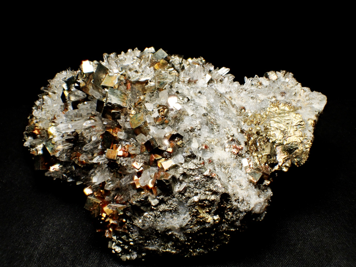青森県尾太鉱山産 水晶＆黄鉄鉱 (Quartz & Pyrite / Japan)-photo4
