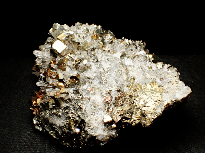 青森県尾太鉱山産 水晶＆黄鉄鉱 (Quartz & Pyrite / Japan)-photo5