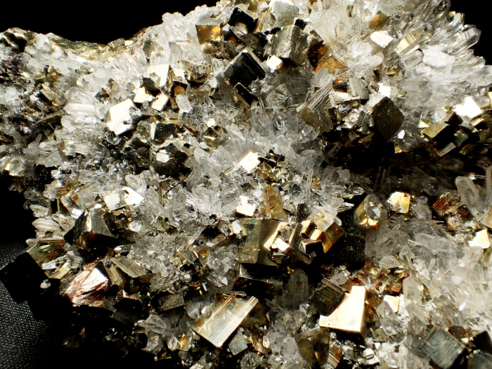 青森県尾太鉱山産 水晶＆黄鉄鉱 (Quartz & Pyrite / Japan)-photo9