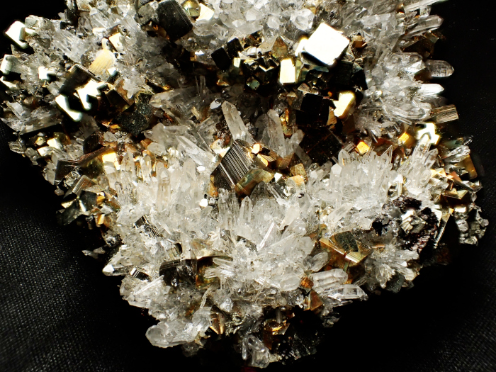 青森県尾太鉱山産 水晶＆黄鉄鉱 (Quartz & Pyrite / Japan)-photo10
