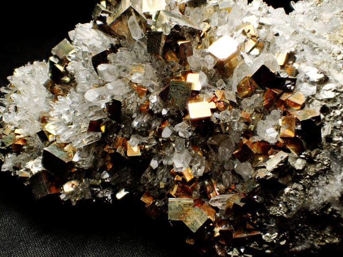 青森県尾太鉱山産 水晶＆黄鉄鉱 (Quartz & Pyrite / Japan)-photo12
