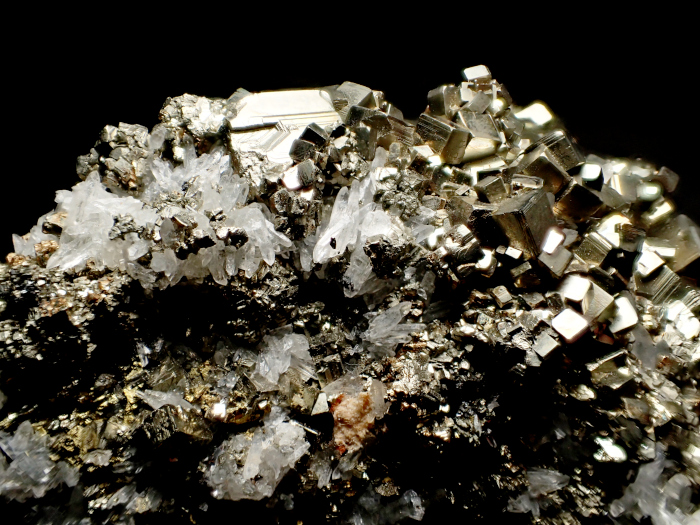 青森県尾太鉱山産 水晶、黄鉄鉱＆黄銅鉱 (Quartz, Pyrite & Chalcopyrite / Japan)-photo10
