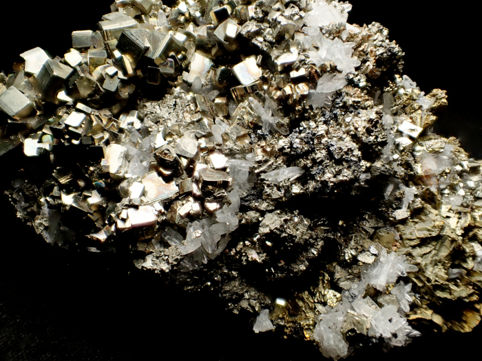 青森県尾太鉱山産 水晶、黄鉄鉱＆黄銅鉱 (Quartz, Pyrite & Chalcopyrite / Japan)-photo15