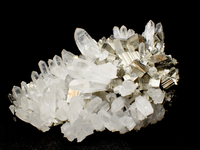 青森県尾太鉱山産 水晶＆黄鉄鉱 (Quartz & Pyrite / Japan)-photo0