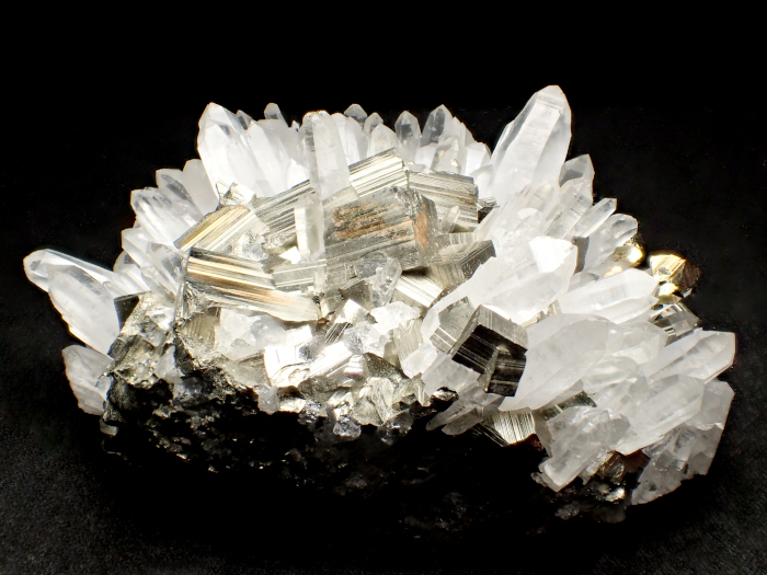 青森県尾太鉱山産 水晶＆黄鉄鉱 (Quartz & Pyrite / Japan)-photo2