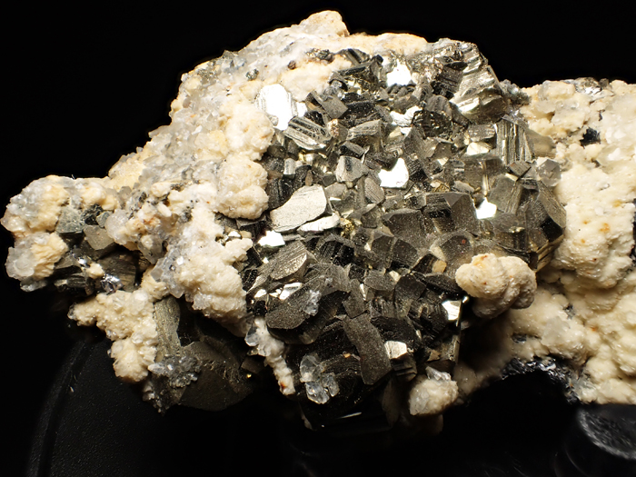 コソボ産パイライト、シデライト＆カルサイト (Pyrite, Siderite & Calcite / Kosovo)-photo1